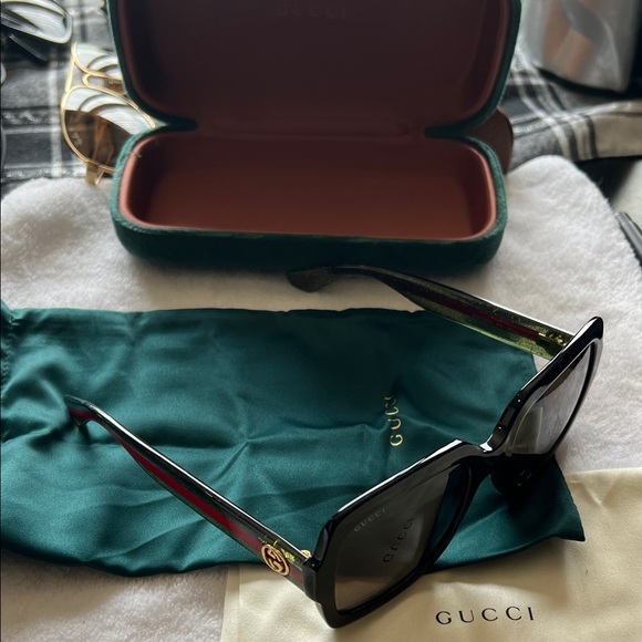 Gucci Black and Green Sunglasses - Picture 1 of 9